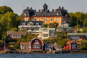 Fasadrenovering och takomläggning på vackra hus vid vattnet, HK Entreprenad